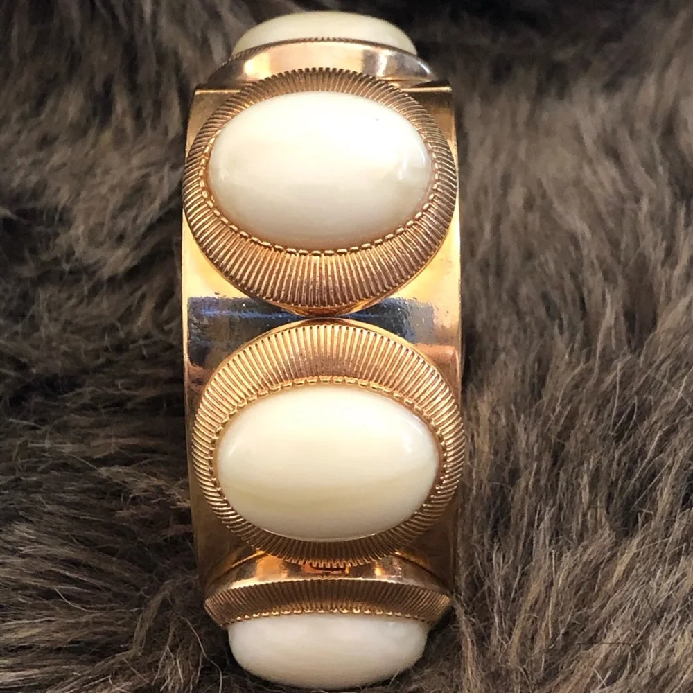 Vintage Two Sisters cream quartz stone bracelet